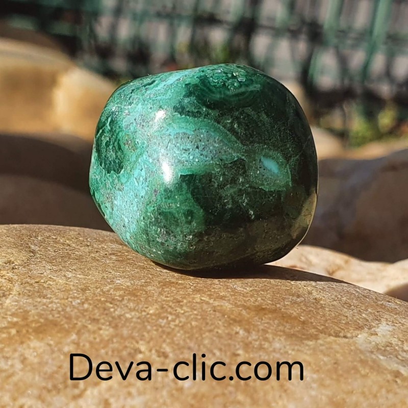 La pierre verte Malachite, caractéristiques et bienfaits en
