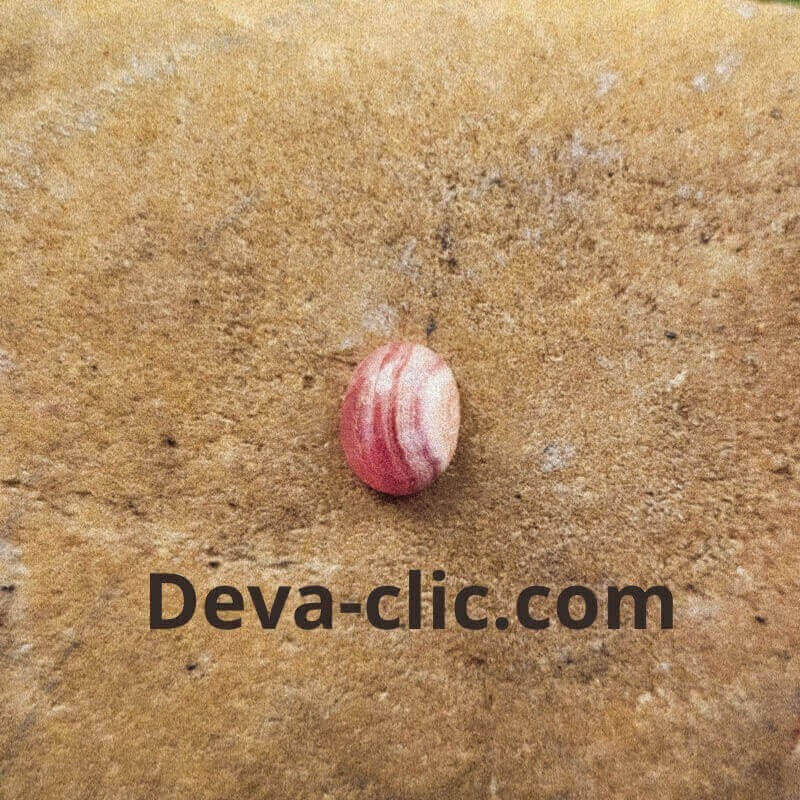 Cabochon rhodochrosite